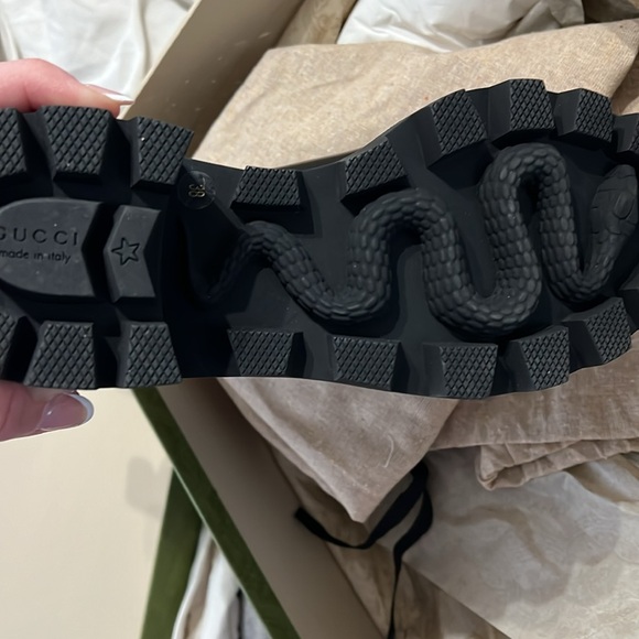 Gucci leather ankle boot with belt - Picture 4 of 7